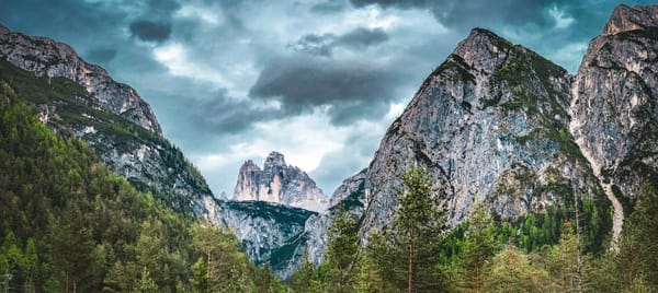 Fernblick. Dolomiten. Gipfel für Gipfel. Atem für Atem. Staunen ohne Ende.